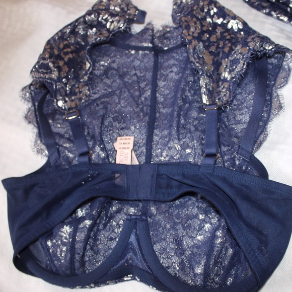 2 X HP SEXY UNLINED PLUNGE IN BL. W/SILVER FLOWER - Picture 4 of 5